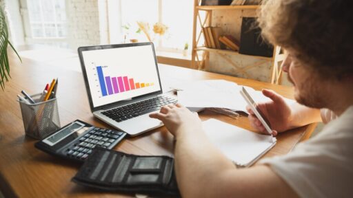 Average Financial Analyst Salary By Experience Level